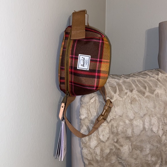 Hershel Supply Co. Chestnut Plaid Belt Bag NWT $50 - Picture 3 of 13